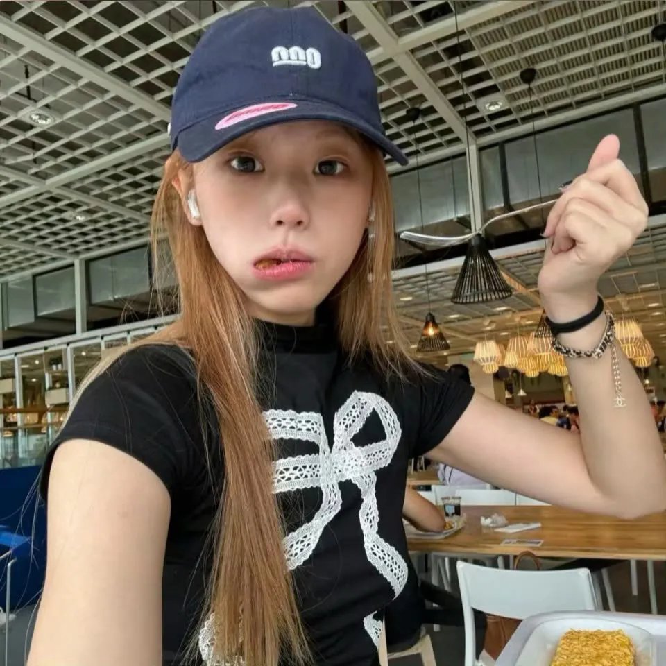 怕羞的黄莺